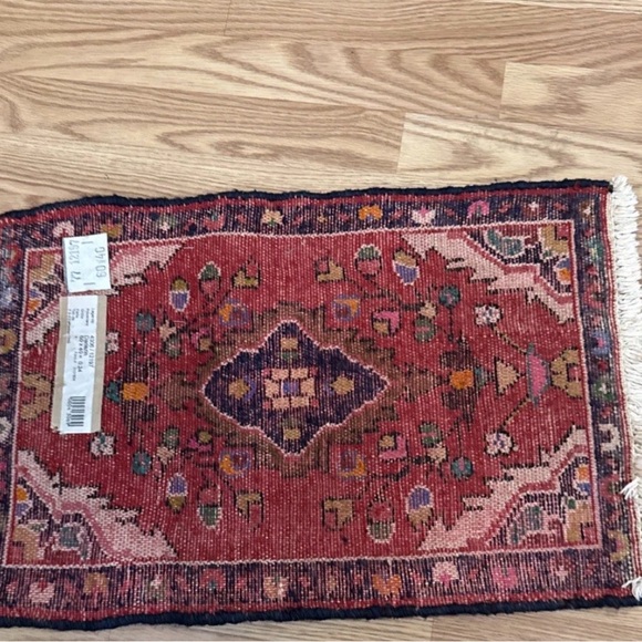 Handwoven Persian Darjazin Wool Rug - Picture 5 of 5